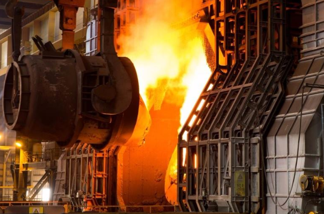 鋼水冶煉鋼包如何節能保溫？鼎業納米隔熱保溫涂層應用